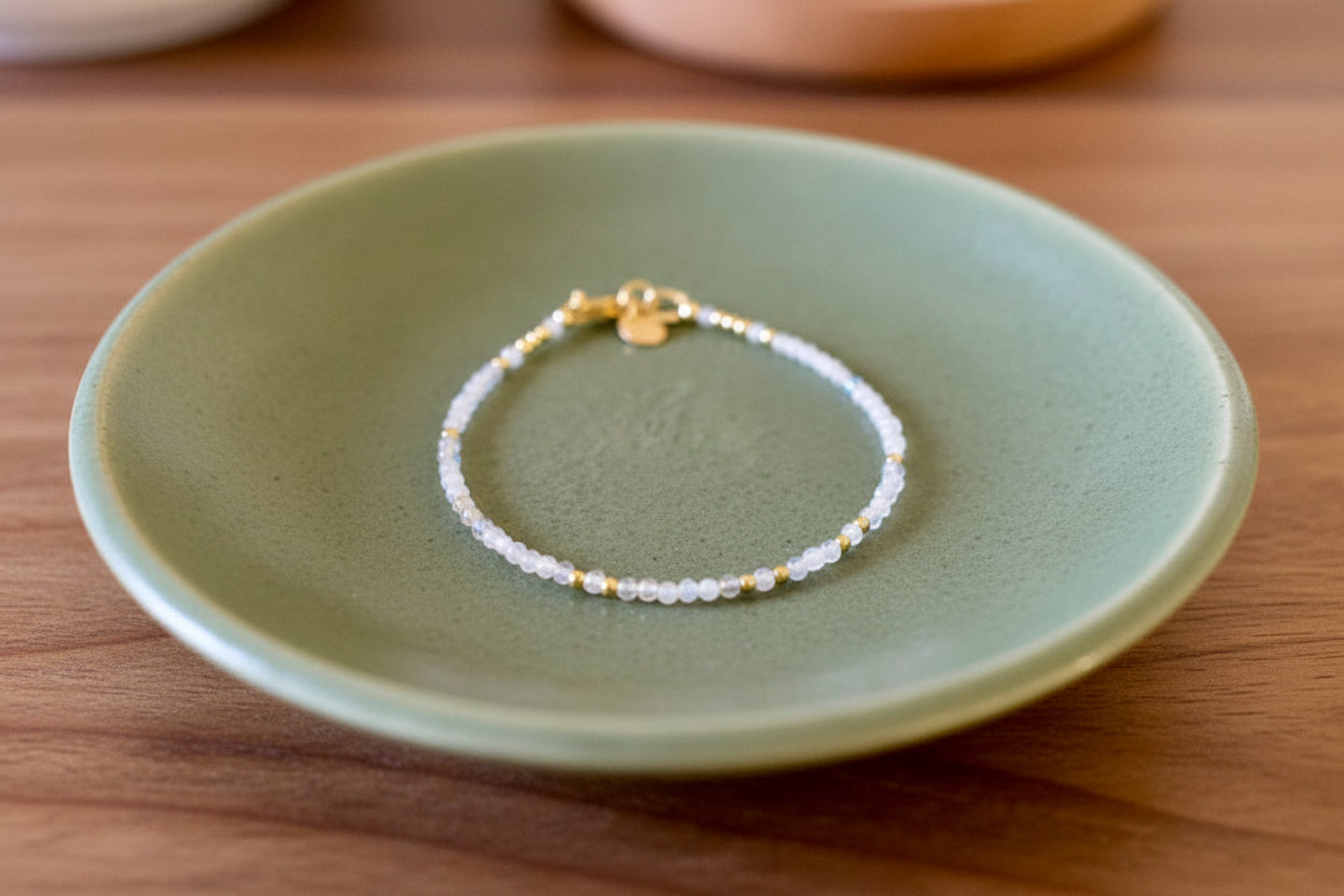 Labradorite Gemstone Bracelet in with Silver Beads and clasp