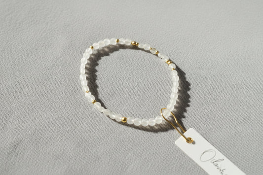 Prehnite Gemstone Bracelet .925 silver-stretch